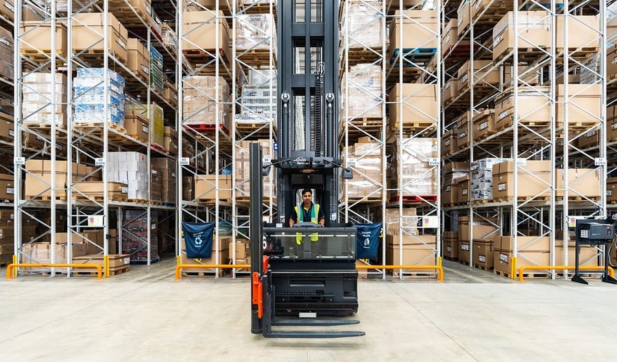 Top fulfillment trends US retailers should know in 2025