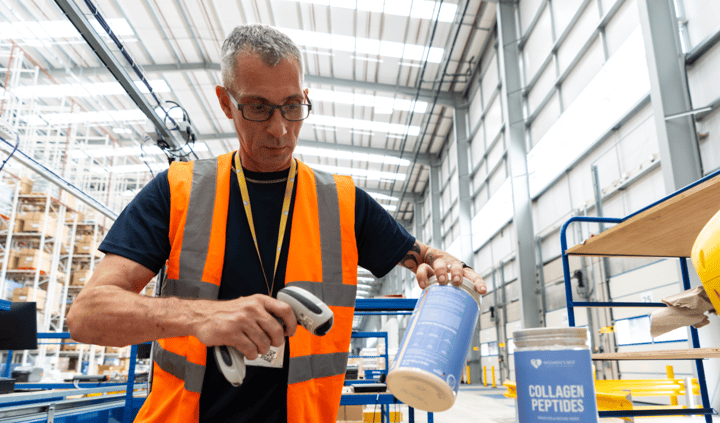 fulfilmentcrowd employee scans a product in the warehouse